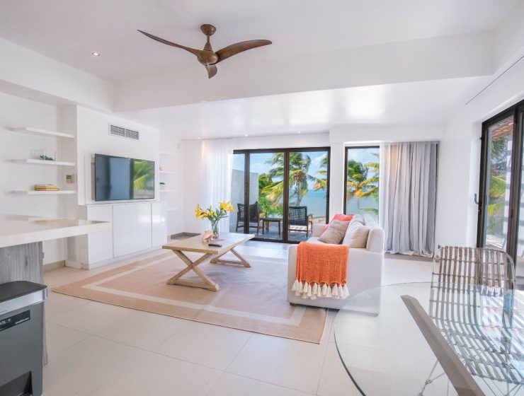 Top penthouse in Antigua for rent with ocean view and luxury amenities.